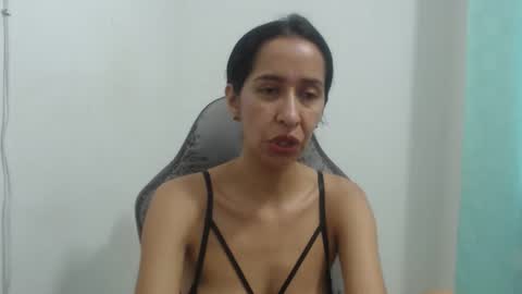 Snapshot of sol_lucia chatting on December 19, 12:23 pm Sol lucia online show from December 19, 12:23 pm