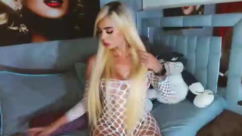 instagram    evalunavelez1. online show from January 10, 12:06 am