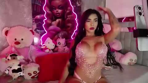 instagram    evalunavelez1. online show from September 21, 7:04 pm