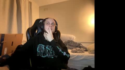 Snapshot of solarprowl99 chatting on December 13, 10:26 pm solarprowl99 online show from December 13, 10:26 pm