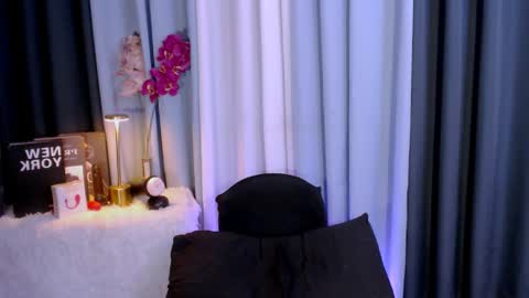Snapshot of solen_304 chatting on June 2, 10:56 pm solen_304 online show from June 2, 10:56 pm