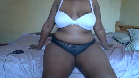 Snapshot of sollybunny chatting on February 3, 8:41 am Solly bunny online show from February 3, 8:41 am