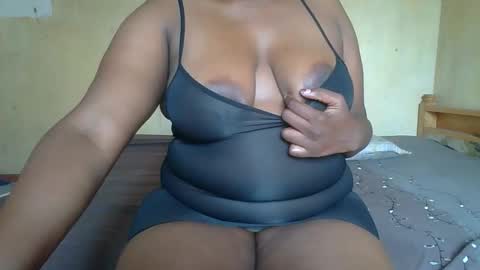 Snapshot of sollybunny chatting on February 4, 7:25 am Solly bunny online show from February 4, 7:25 am