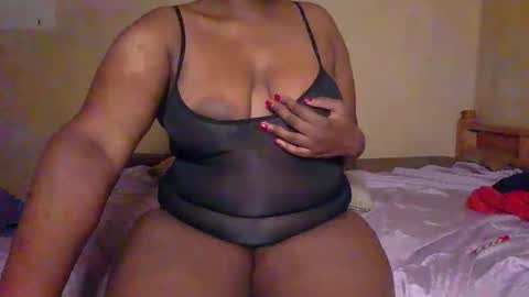 Snapshot of sollybunny chatting on February 12, 3:34 am Solly bunny online show from February 12, 3:34 am