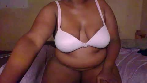 Snapshot of sollybunny chatting on February 17, 2:35 pm Solly bunny online show from February 17, 2:35 pm