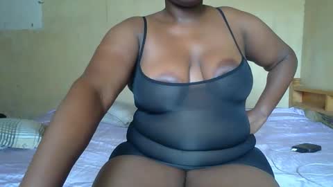 Snapshot of sollybunny chatting on February 18, 11:39 am Solly bunny online show from February 18, 11:39 am