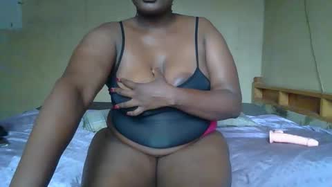 Snapshot of sollybunny chatting on February 21, 2:40 pm Solly bunny online show from February 21, 2:40 pm