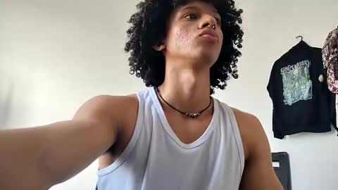 Hi Im Weller Check my Bio  online show from March 1, 9:28 pm