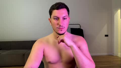 Snapshot of son_of_bitch_slut chatting on December 15, 7:18 pm Alex Alex online show from December 15, 7:18 pm