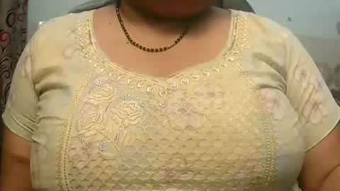 Snapshot of soni88888 chatting on February 6, 2:15 pm soni88888 online show from February 6, 2:15 pm