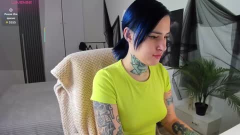 Snapshot of sonia_blond chatting on January 6, 7:12 am Sonia online show from January 6, 7:12 am