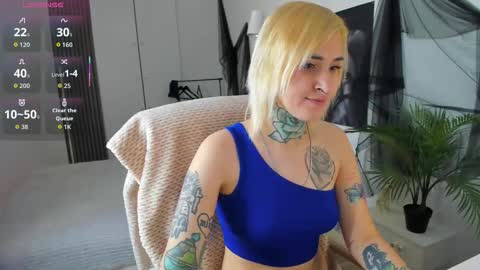 Snapshot of sonia_blond chatting on January 15, 3:27 pm Sonia online show from January 15, 3:27 pm