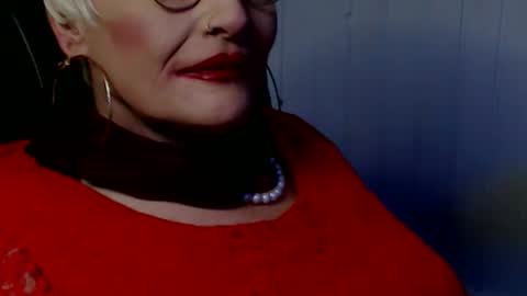 Snapshot of sonjairene chatting on December 3, 5:12 pm sonjairene online show from December 3, 5:12 pm