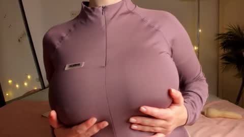 Snapshot of sonya_baby chatting on November 17, 2:01 pm SONIA online show from November 17, 2:01 pm