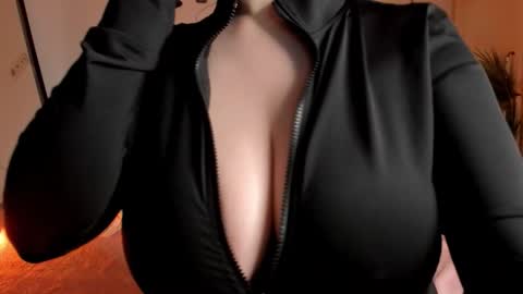 Snapshot of sonya_baby chatting on November 26, 2:18 pm SONIA online show from November 26, 2:18 pm