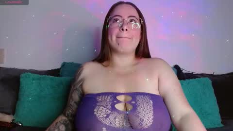 Snapshot of soofy__ chatting on December 3, 3:47 am soofy online show from December 3, 3:47 am