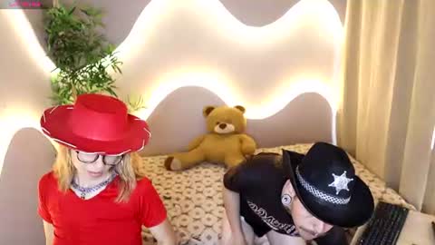 sophi_and_dereck online show from June 24, 12:37 pm