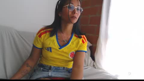 Snapshot of sophi_bonny chatting on June 23, 7:01 pm Sophi Bonny online show from June 23, 7:01 pm
