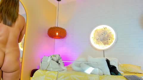 Snapshot of sophi_cooper29 chatting on May 25, 7:31 pm sophi_cooper29 online show from May 25, 7:31 pm