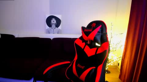 sophia__olsen online show from January 24, 9:39 am