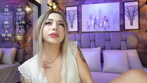 Snapshot of sophia_bellucci chatting on December 16, 12:32 pm Sophia online show from December 16, 12:32 pm