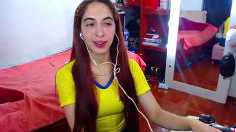 Snapshot of sophia_greey chatting on July 4, 9:32 pm sophia_greey online show from July 4, 9:32 pm