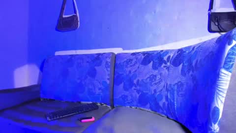 sophia_horny19 online show from April 25, 8:28 am