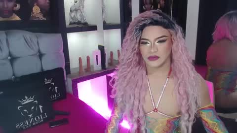 sophia_hott01 online show from October 2, 11:50 am