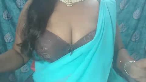 Snapshot of sophia_indian chatting on September 15, 4:45 am Sophia Tamil online show from September 15, 4:45 am