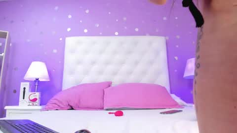 Snapshot of sophia_models chatting on November 22, 7:57 pm Sophia online show from November 22, 7:57 pm