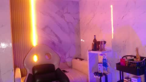 Snapshot of sophia_tf chatting on April 25, 3:53 am Sophia online show from April 25, 3:53 am