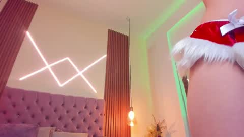 sophia_turneer online show from December 18, 1:44 am