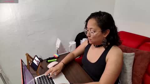 sophiaburton online show from September 29, 10:47 pm