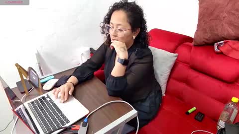 sophiaburton online show from October 3, 10:40 pm