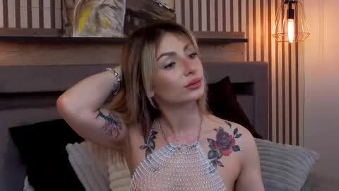 Snapshot of sophialace chatting on June 3, 3:20 am Sophia Lace online show from June 3, 3:20 am