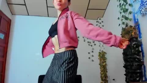 sophiamiller6 online show from April 11, 1:37 pm