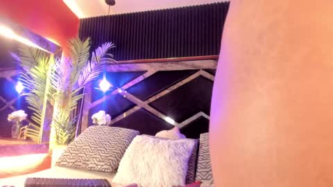 SophiaSmiths online show from February 27, 8:31 pm