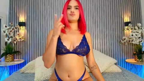 Snapshot of sophicollins chatting on October 3, 7:00 pm sophicollins online show from October 3, 7:00 pm