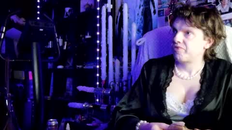 Snapshot of sophie198013 chatting on July 13, 11:40 pm Sophie Satin1980 online show from July 13, 11:40 pm