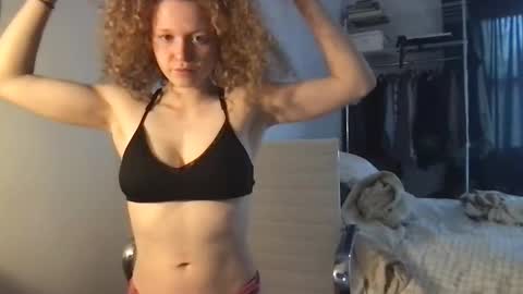 Snapshot of sophie21xoxo chatting on September 9, 12:59 pm sophie21xoxo online show from September 9, 12:59 pm