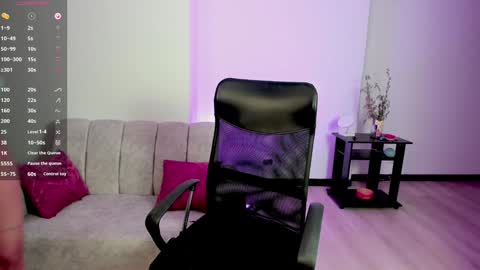 Snapshot of sophie_alice chatting on January 13, 3:04 pm Alice online show from January 13, 3:04 pm