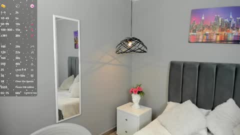 Snapshot of sophie_alice chatting on February 24, 3:31 pm Alice online show from February 24, 3:31 pm