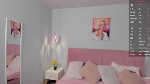 Snapshot of sophie_alice chatting on March 5, 12:22 pm Alice online show from March 5, 12:22 pm