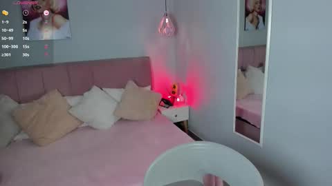 Snapshot of sophie_alice chatting on September 24, 12:41 pm Alice online show from September 24, 12:41 pm