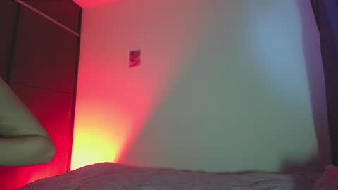 Snapshot of sophie_collins13 chatting on December 17, 9:16 pm Sophie online show from December 17, 9:16 pm