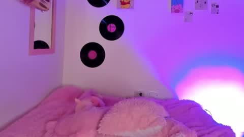 Snapshot of sophie_collins13 chatting on December 19, 5:36 am Sophie online show from December 19, 5:36 am