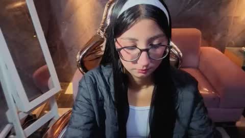 sophie_jones_b online show from February 3, 12:32 pm