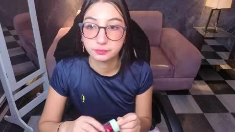 sophie_jones_b online show from June 4, 12:44 pm