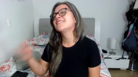 Snapshot of sophie_lopez1 chatting on February 4, 1:33 am Sofa online show from February 4, 1:33 am