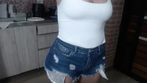 Snapshot of sophie_lopez1 chatting on March 12, 12:06 am Sofa online show from March 12, 12:06 am